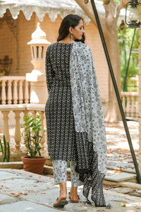 Black & White Zikzak Print Suit Set