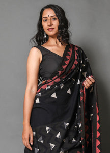 Black & White Triangle Block Print Mul Cotton Saree With Blouse