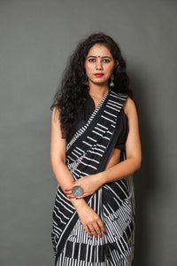 Black & White Strip Printed Mul Cotton Saree with Blouse Piece