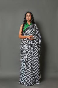 Black Zikzak Printed Cotton Saree with Blouse Piece